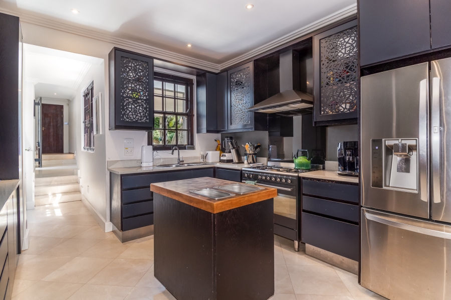 5 Bedroom Property for Sale in Hoog En Droog Western Cape